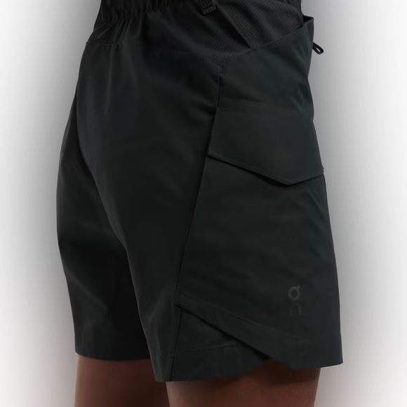 ♥️♥️♥️ ON RUNNING Explorer Black Shorts, size L - Picture 7 of 16